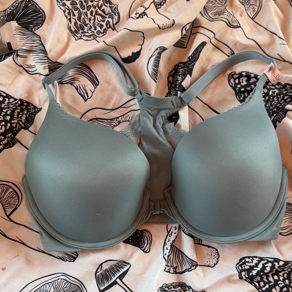 Brand new Victoria secret bra, 32DD